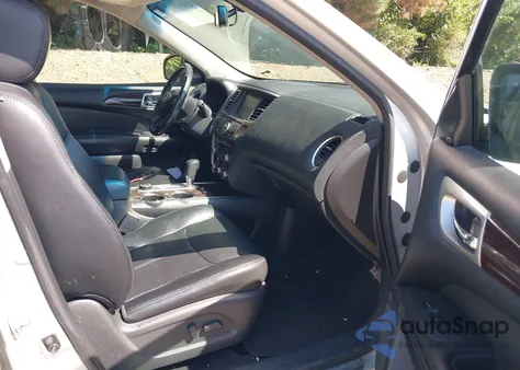 2015 Nissan Pathfinder Platinum z USA, uszkodzony, nr VIN 5N1AR2MM2FC672759